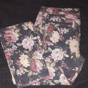 Almost Famous Skinny Jeans w/Flowers Size 9